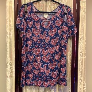 ST. JOHN’S BAY COLD SHOULDER TOP - SZ LARGE